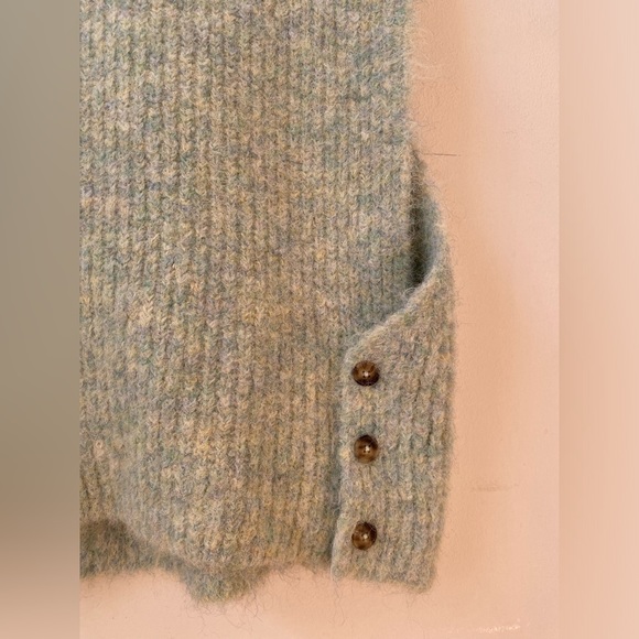 INDIE & COLD turtleneck sweater vest NWOT - Picture 3 of 5